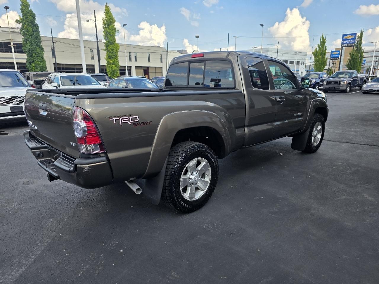 Toyota Tacoma 4WD Access Cab V6 MT (Natl) 2013