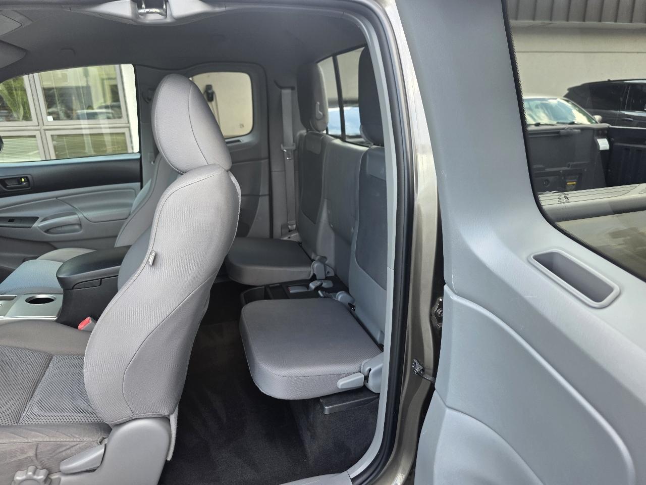 Toyota Tacoma 4WD Access Cab V6 MT (Natl) 2013