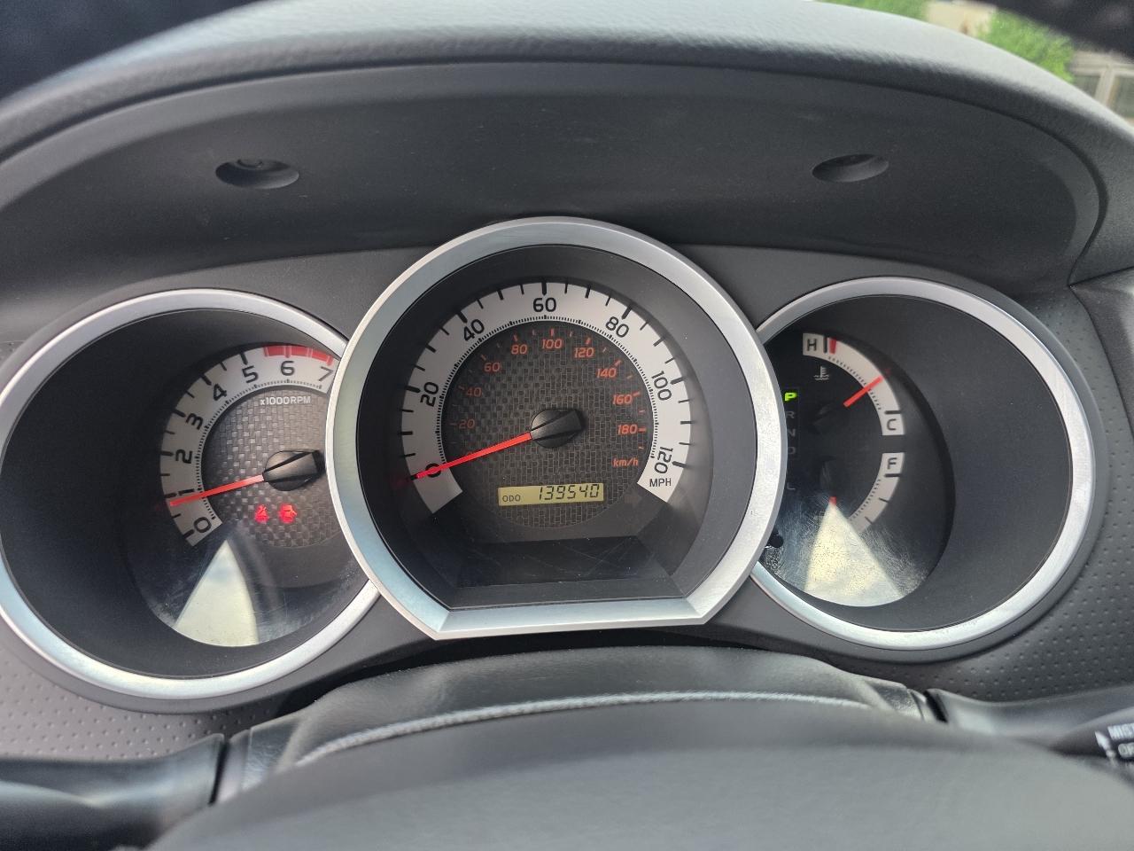 Toyota Tacoma 4WD Access Cab V6 MT (Natl) 2013