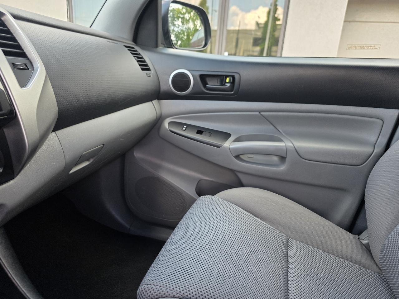 Toyota Tacoma 4WD Access Cab V6 MT (Natl) 2013
