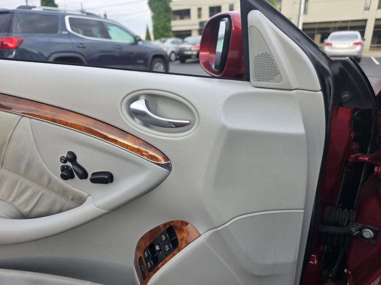 Mercedes-Benz CLK-Class 2dr Cabriolet 5.0L 2004