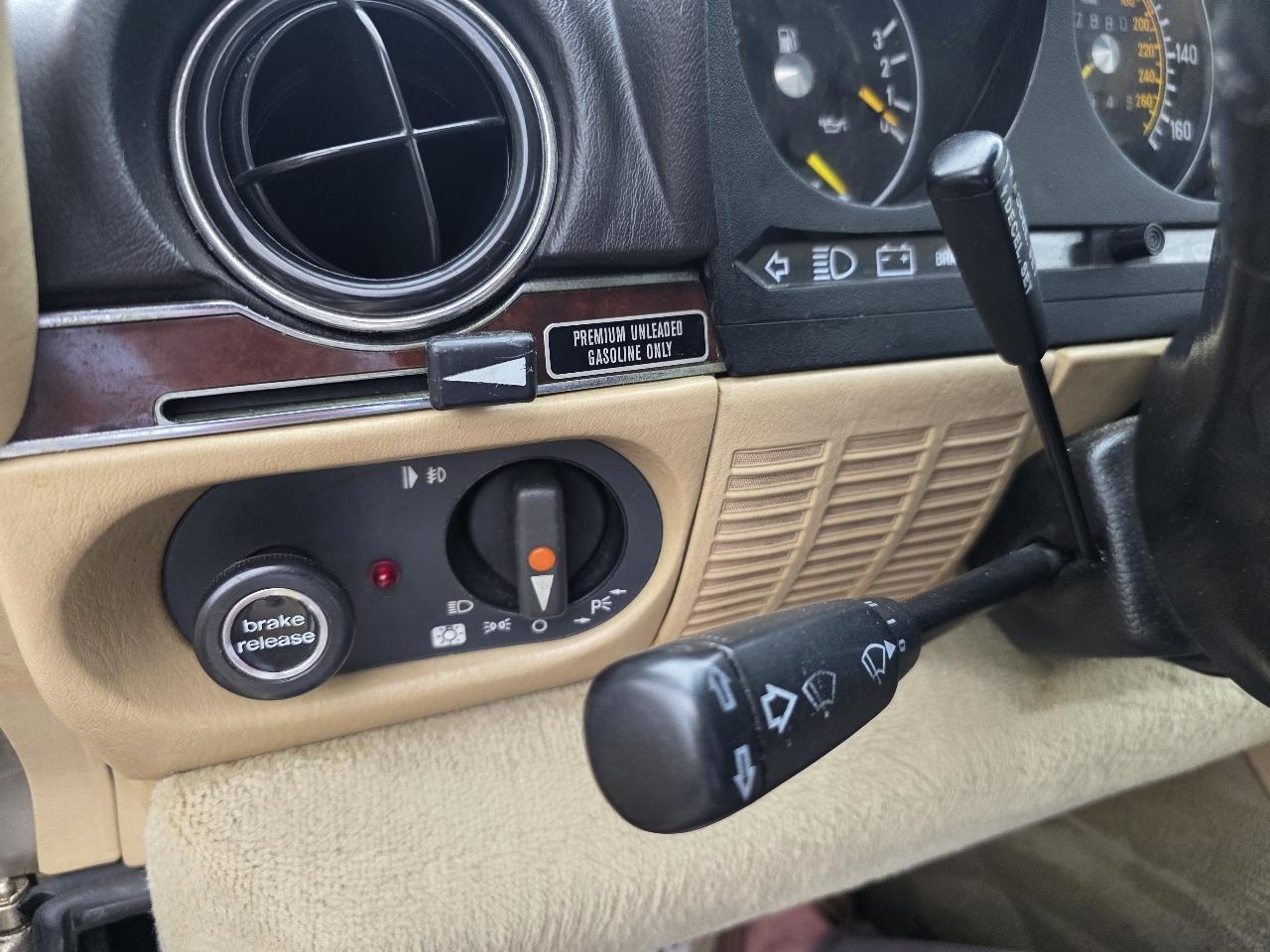 Mercedes-Benz 560 Series 2dr Coupe 560SL Roadster 1989