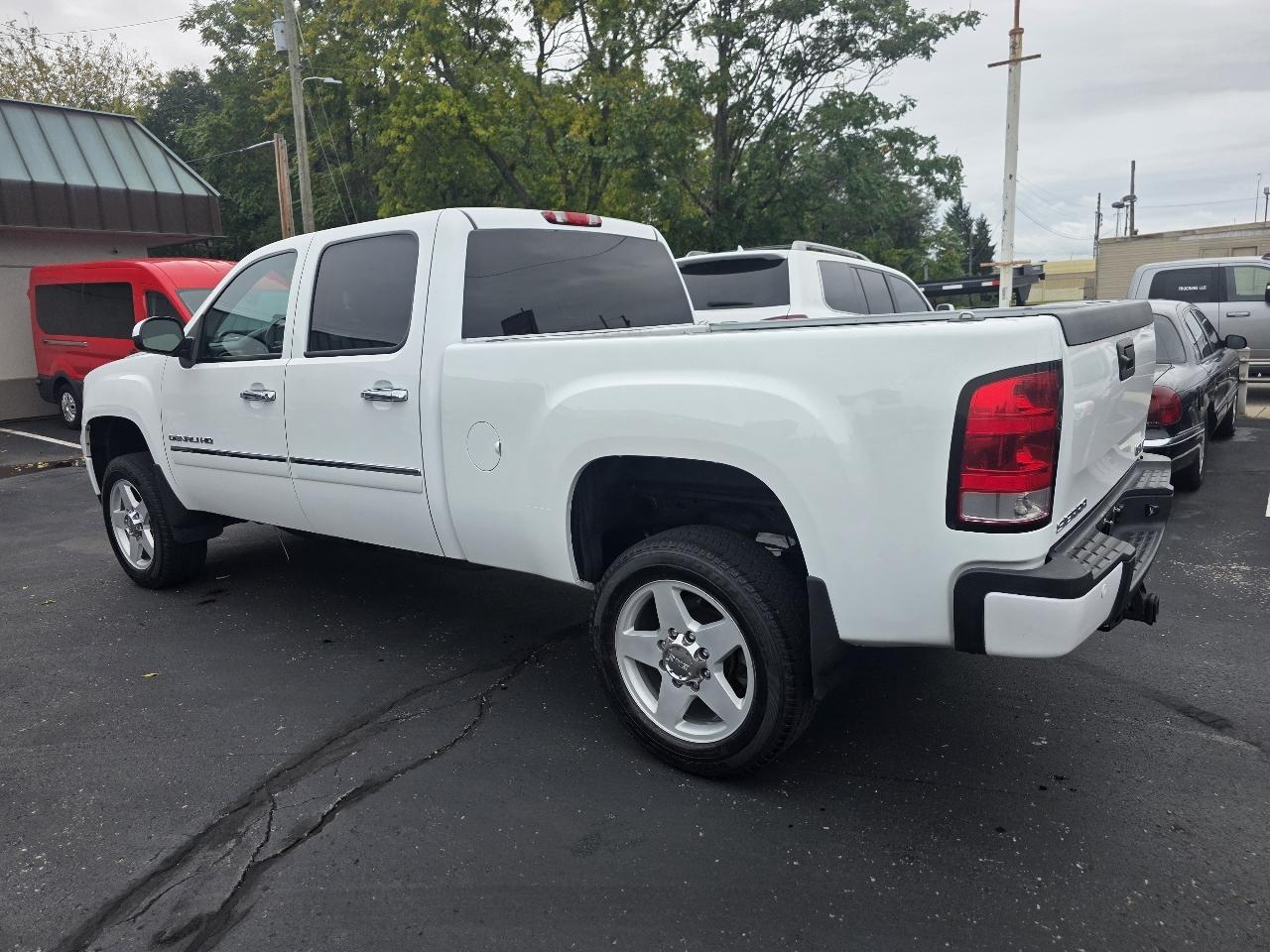 GMC Sierra 2500HD 4WD Crew Cab 153.7" Denali 2014