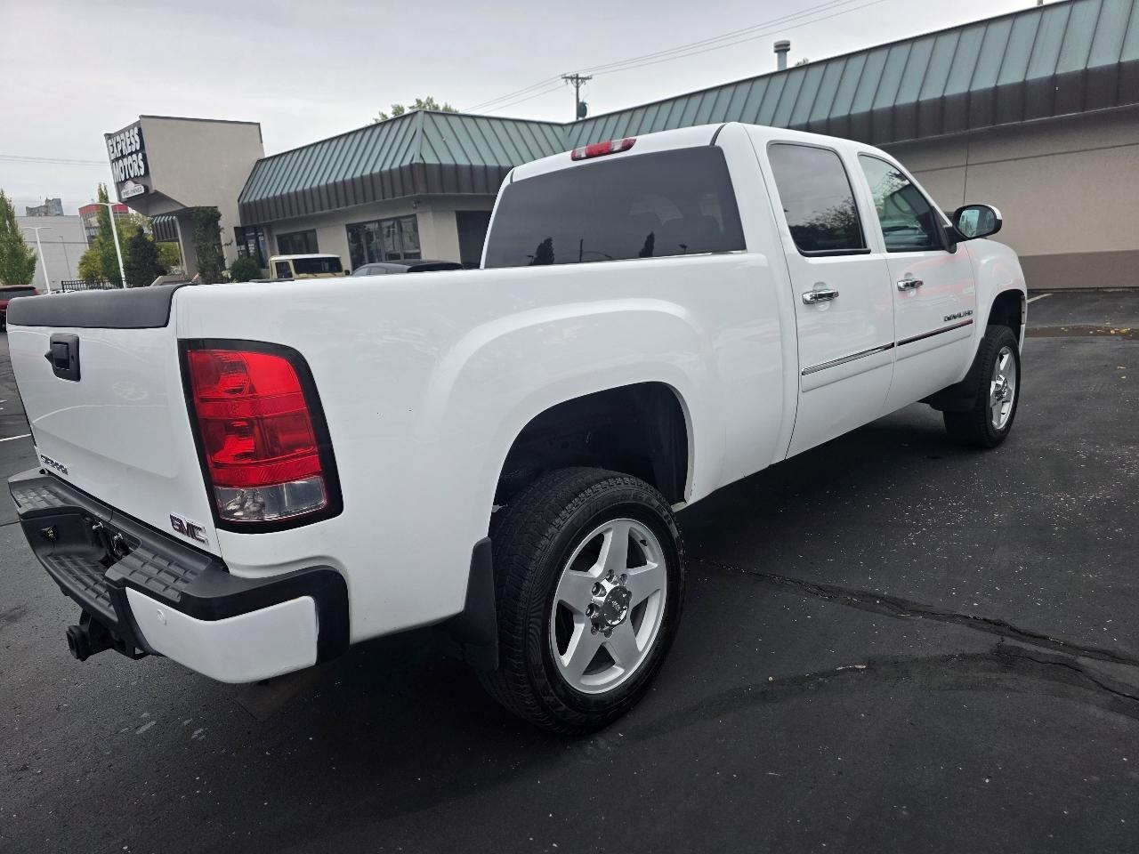 GMC Sierra 2500HD 4WD Crew Cab 153.7" Denali 2014