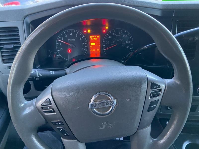 Nissan NV Cargo 2500 HD S V6 High Roof 2014