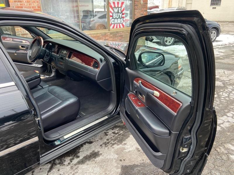 Lincoln Town Car Signature 2005
