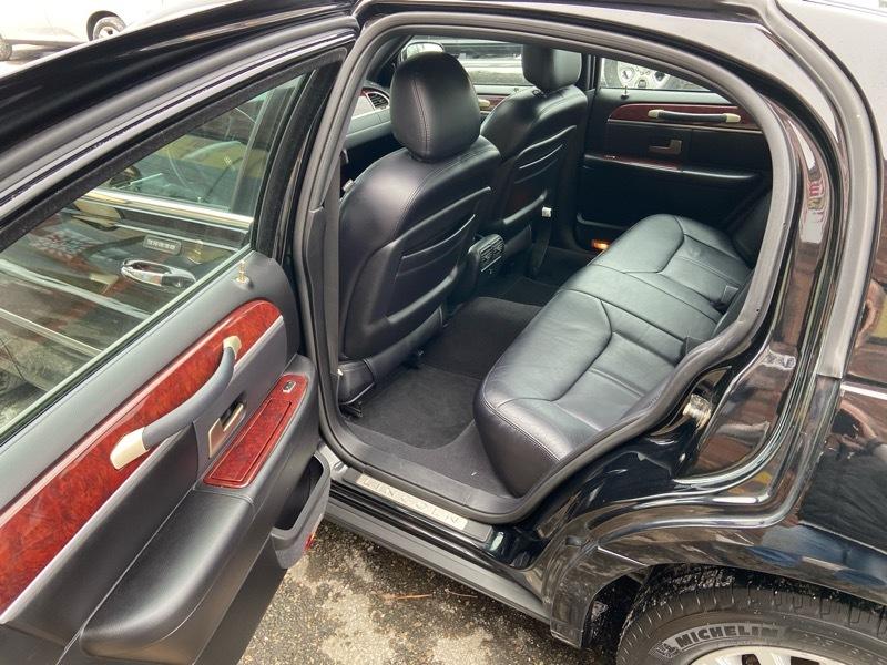 Lincoln Town Car Signature 2005