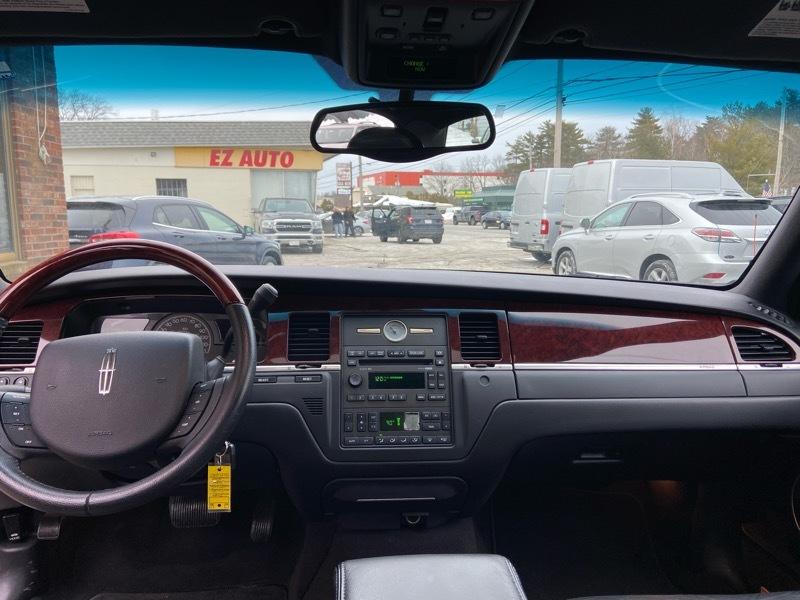 Lincoln Town Car Signature 2005