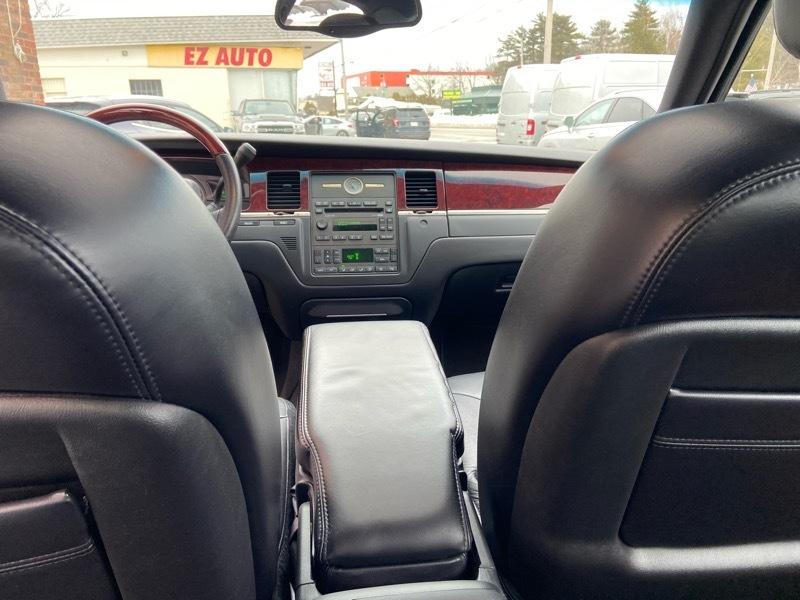 Lincoln Town Car Signature 2005