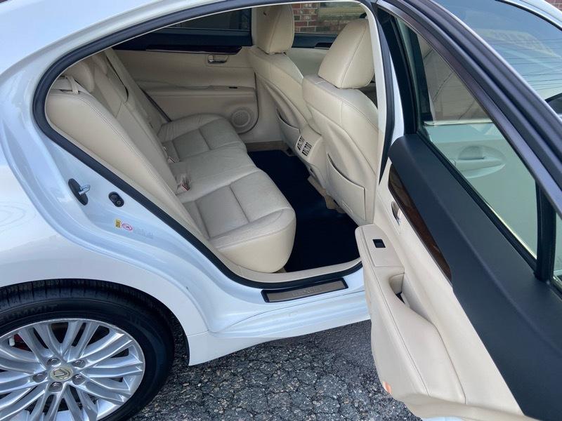 Lexus ES 350 Sedan 2015