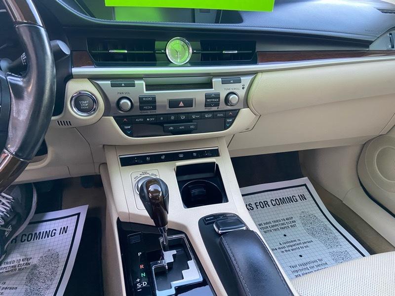 Lexus ES 350 Sedan 2015