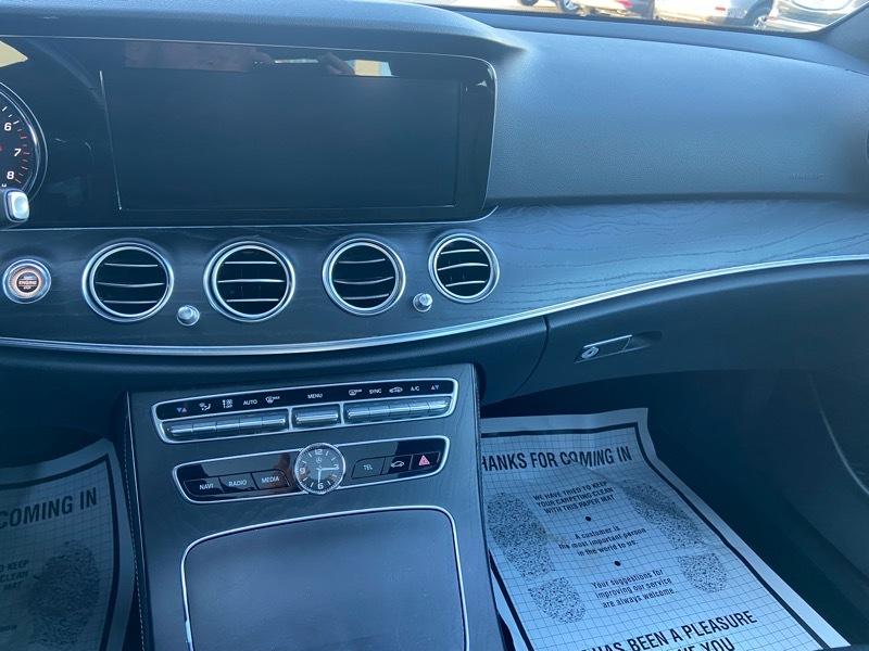 Mercedes-Benz E-Class E300 Luxury 4MATIC Sedan 2018