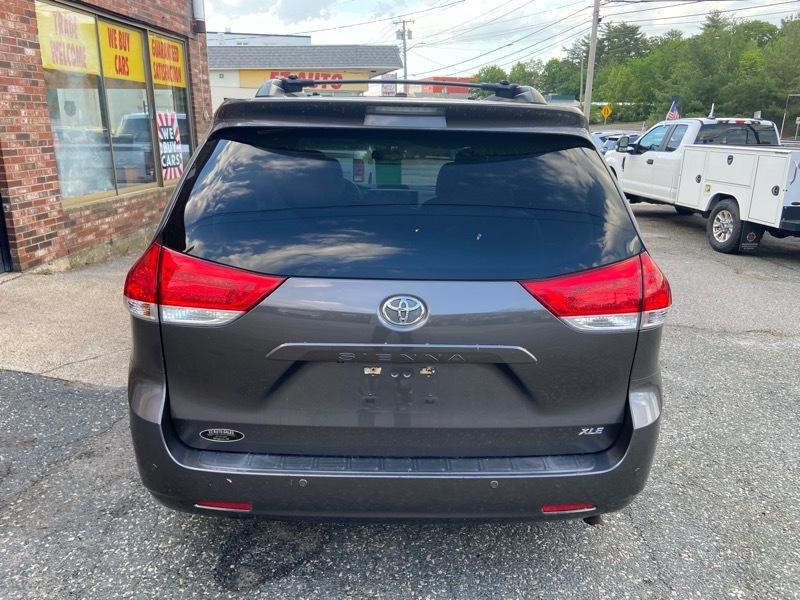 Toyota Sienna XLE FWD 8-Passenger V6 2013