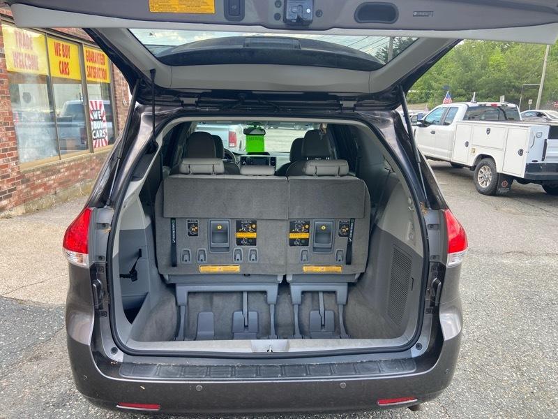 Toyota Sienna XLE FWD 8-Passenger V6 2013