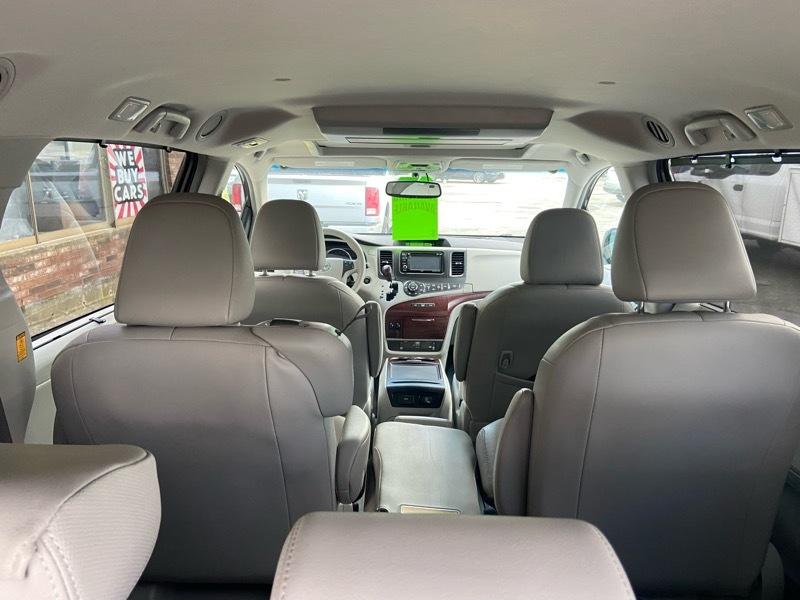 Toyota Sienna XLE FWD 8-Passenger V6 2013