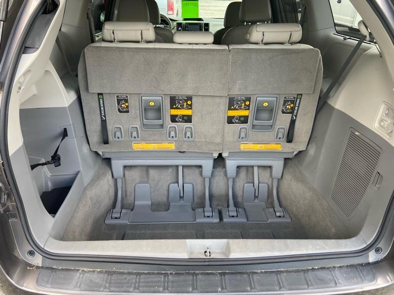Toyota Sienna XLE FWD 8-Passenger V6 2013