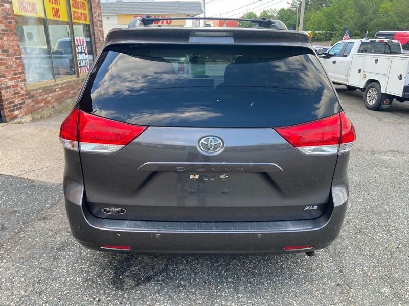 Toyota Sienna XLE FWD 8-Passenger V6 2013