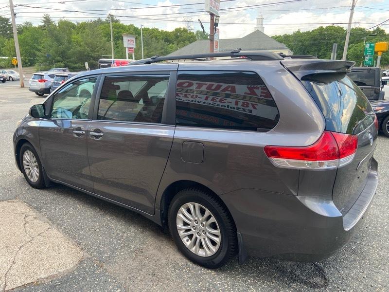 Toyota Sienna XLE FWD 8-Passenger V6 2013
