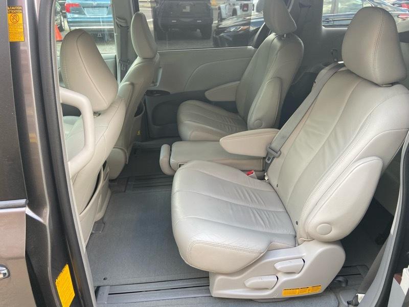 Toyota Sienna XLE FWD 8-Passenger V6 2013