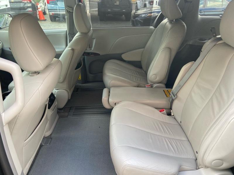 Toyota Sienna XLE FWD 8-Passenger V6 2013
