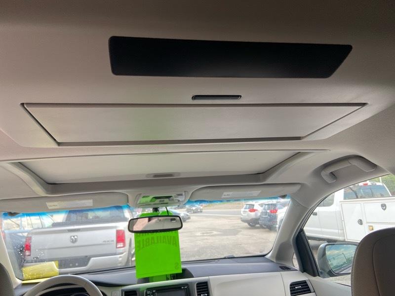 Toyota Sienna XLE FWD 8-Passenger V6 2013