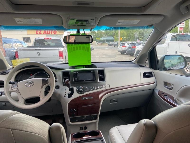 Toyota Sienna XLE FWD 8-Passenger V6 2013