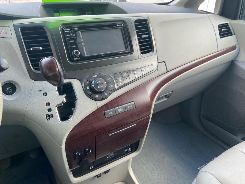 Toyota Sienna XLE FWD 8-Passenger V6 2013