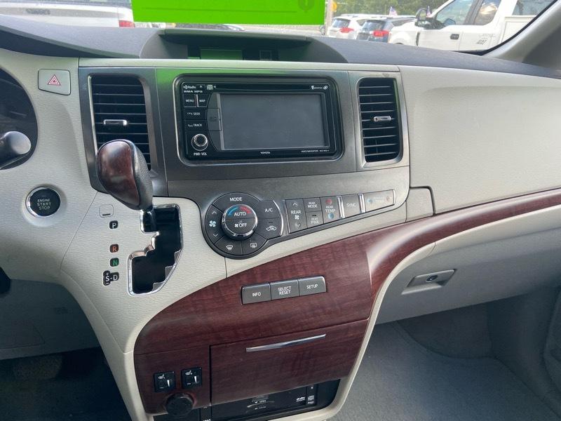 Toyota Sienna XLE FWD 8-Passenger V6 2013