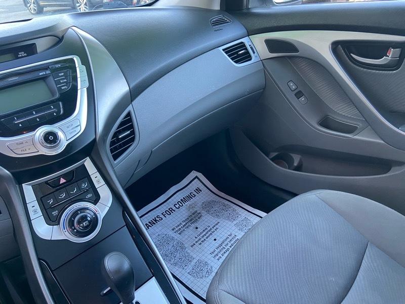 Hyundai Elantra Limited 2011