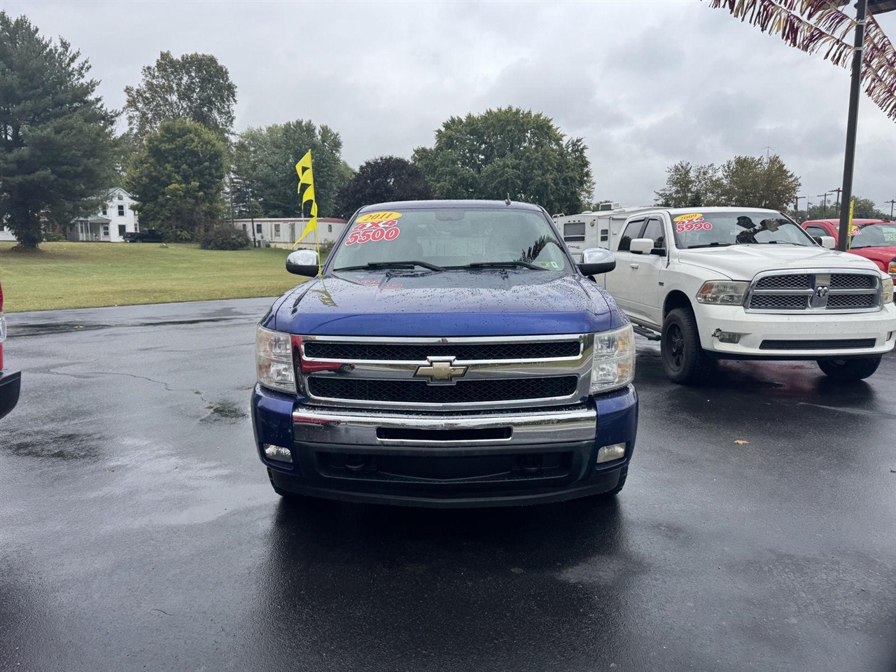 2011 Chevrolet Silverado 1500 LT photo 2
