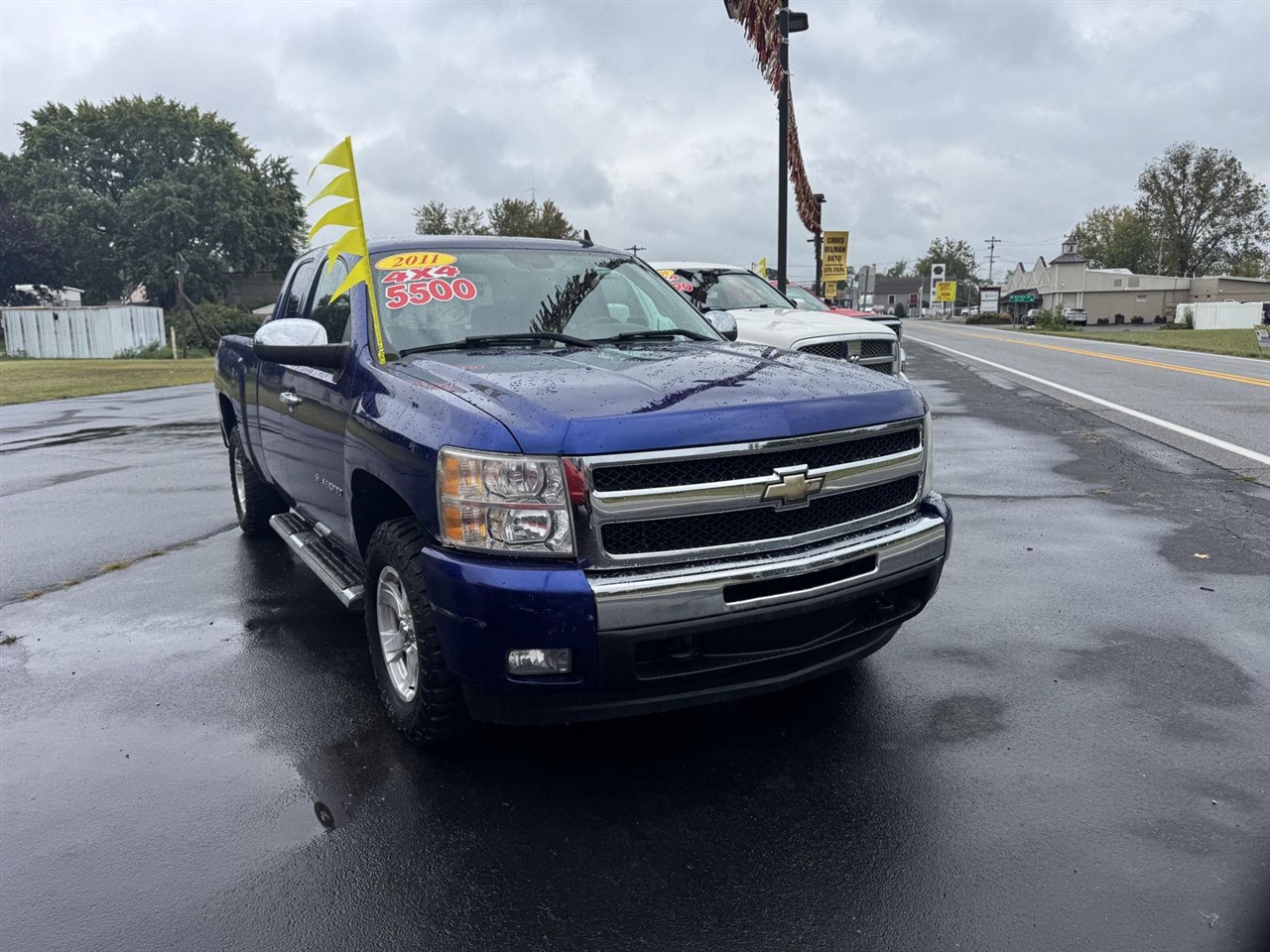 2011 Chevrolet Silverado 1500 LT photo 3