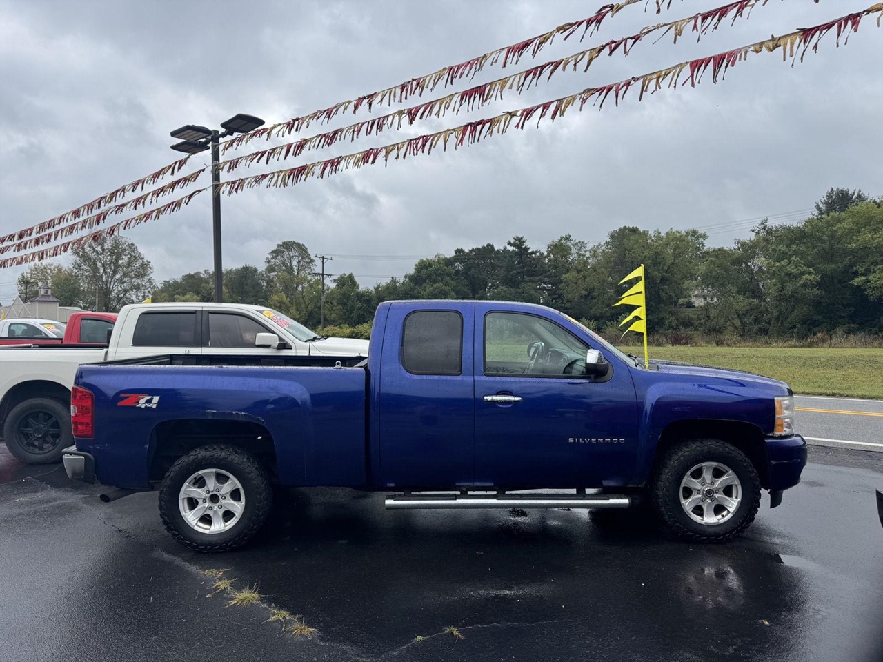 2011 Chevrolet Silverado 1500 LT photo 4