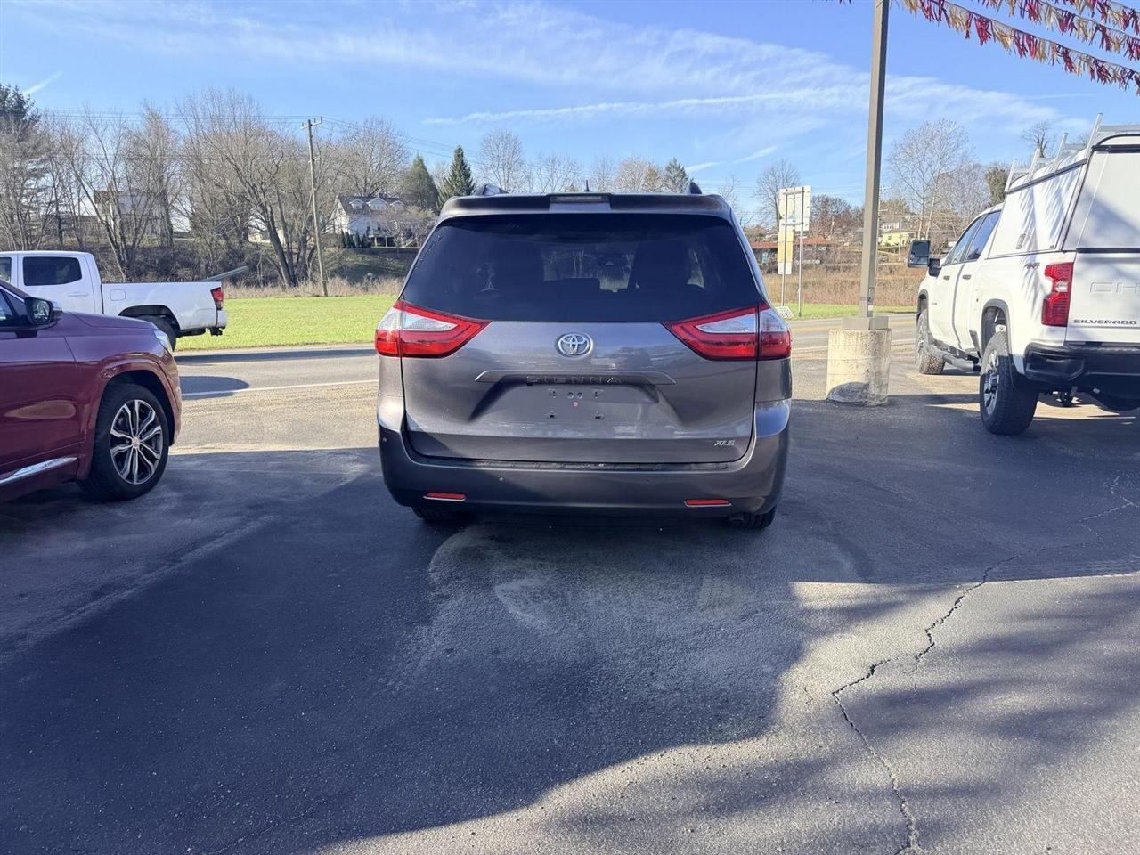 Toyota Sienna  2019