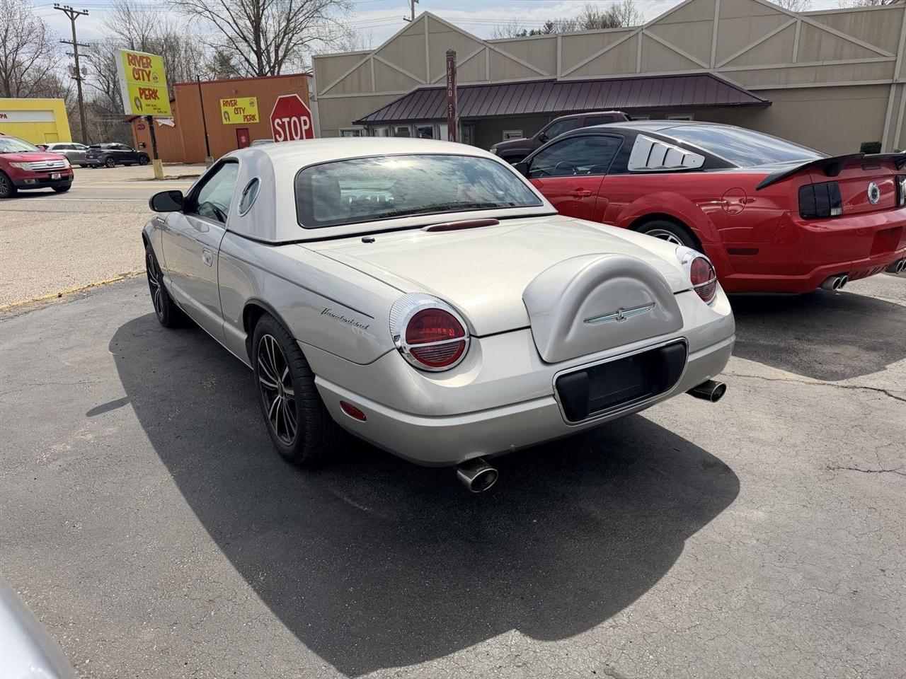 Ford Thunderbird  2004