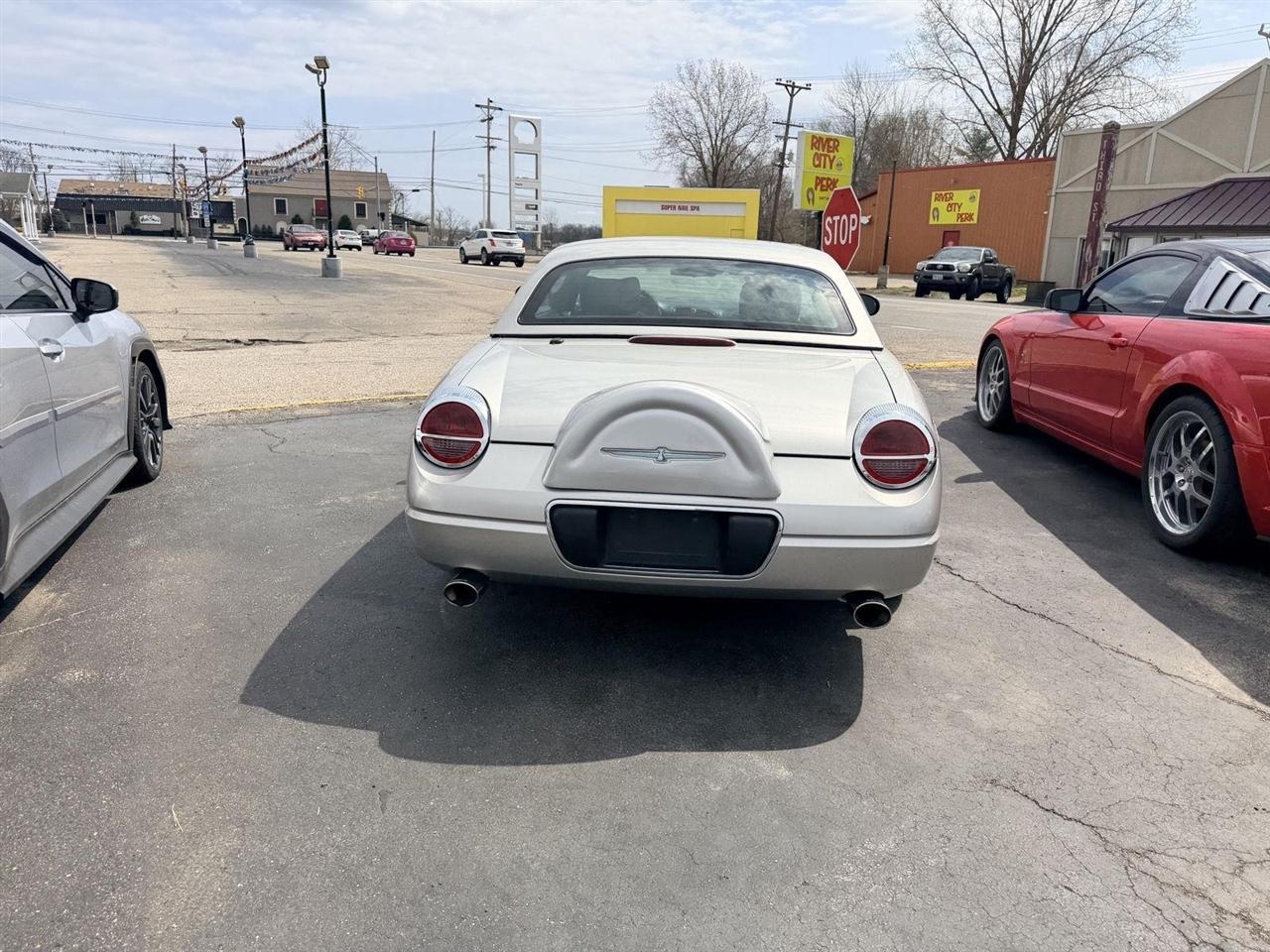 Ford Thunderbird  2004