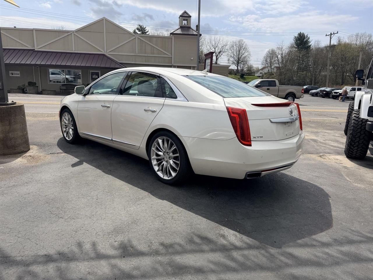 Cadillac XTS  2014