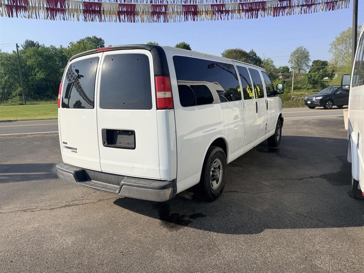 Chevrolet Express  2010