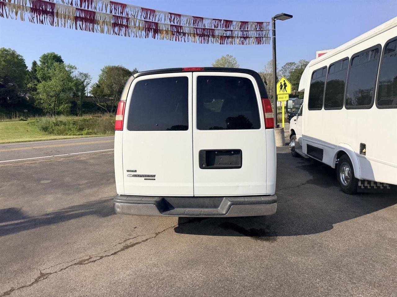 Chevrolet Express  2010