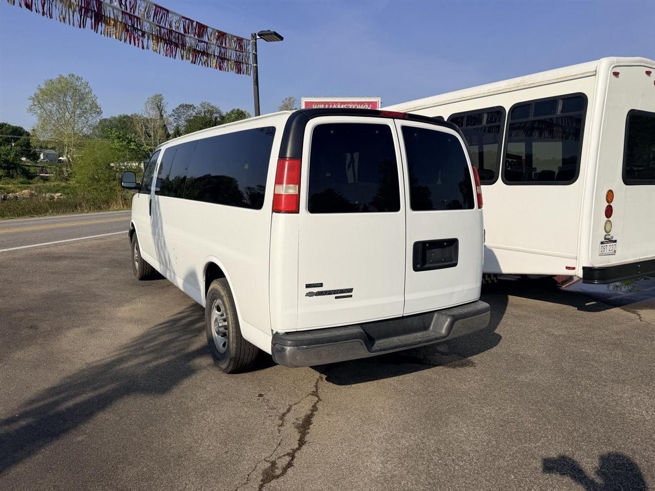Chevrolet Express  2010
