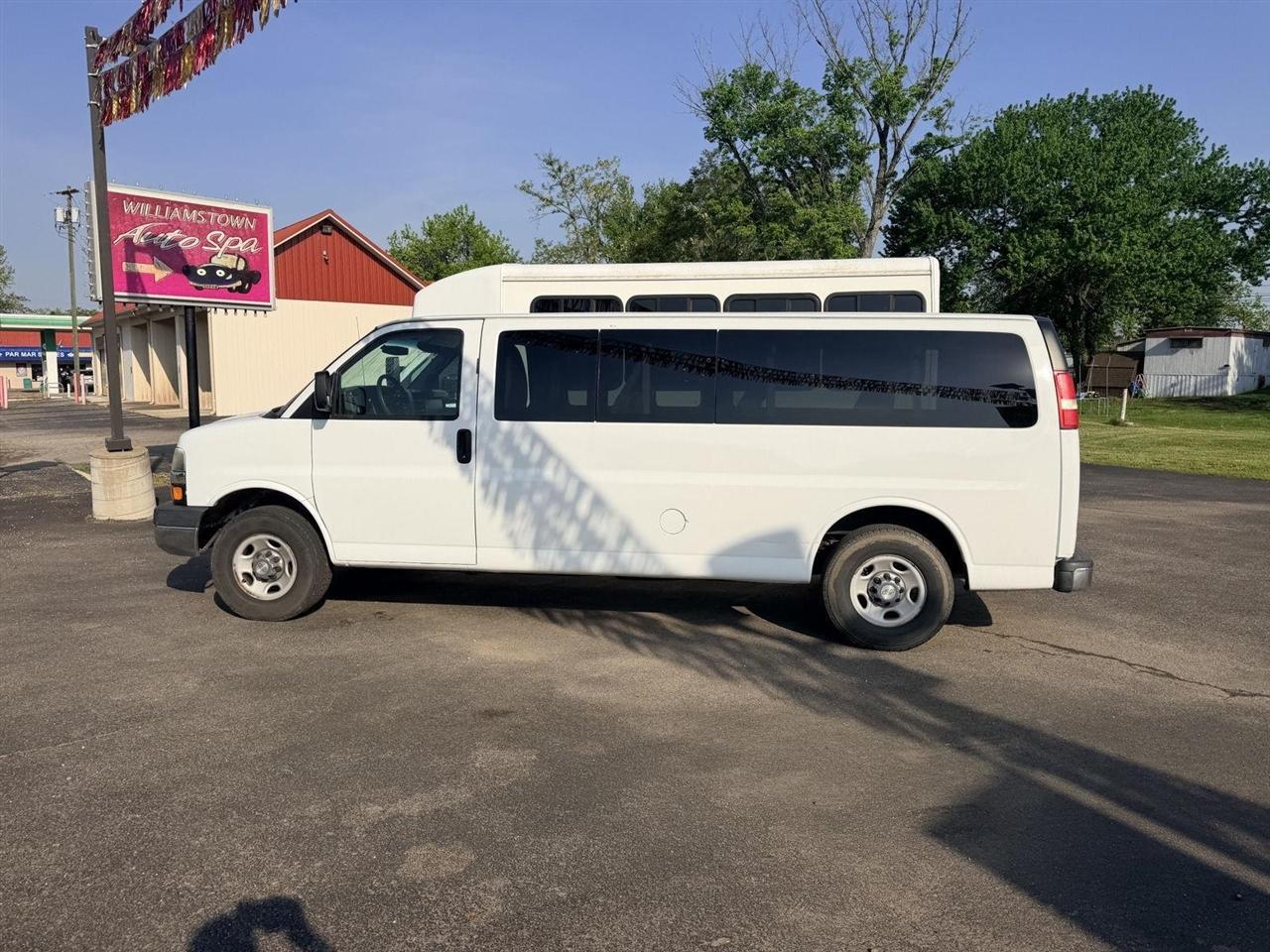 Chevrolet Express  2010