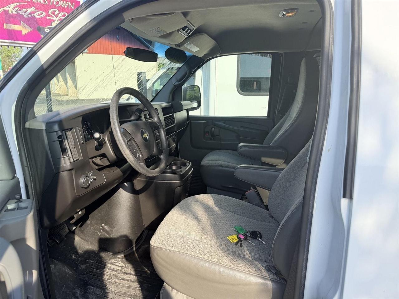 Chevrolet Express  2010