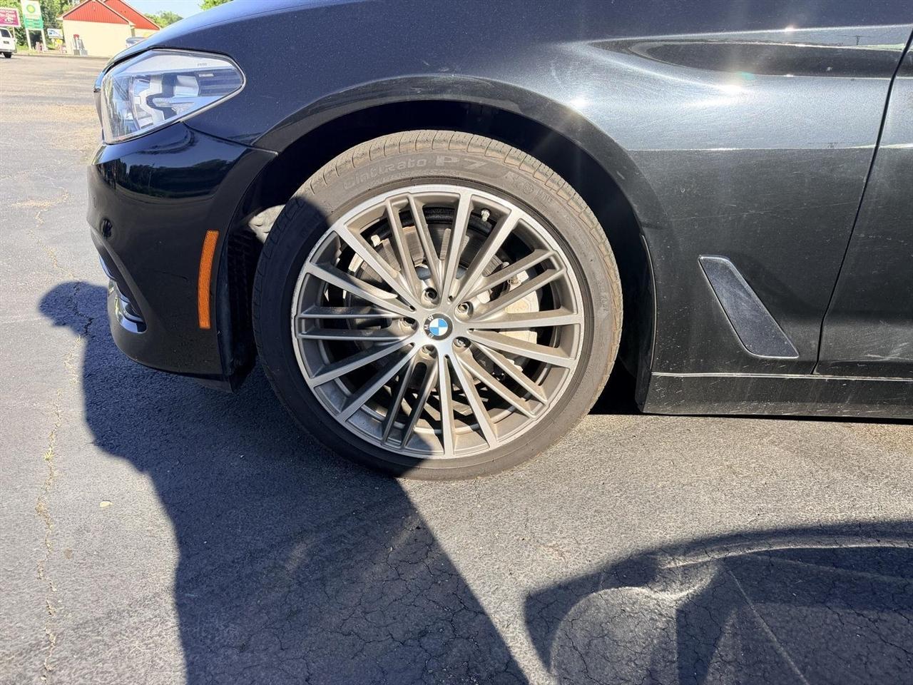 BMW 5-Series  2018