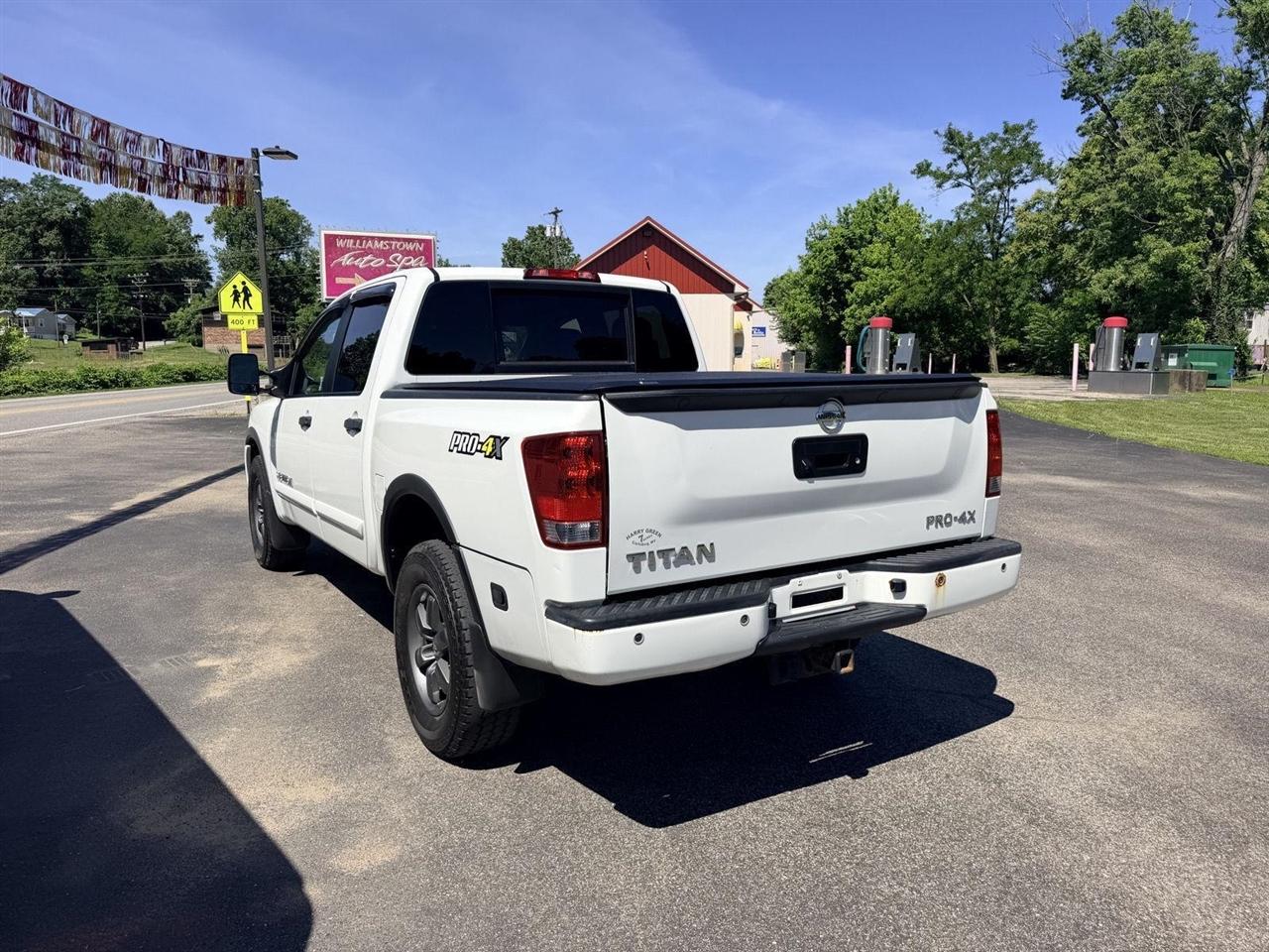 Nissan Titan  2014