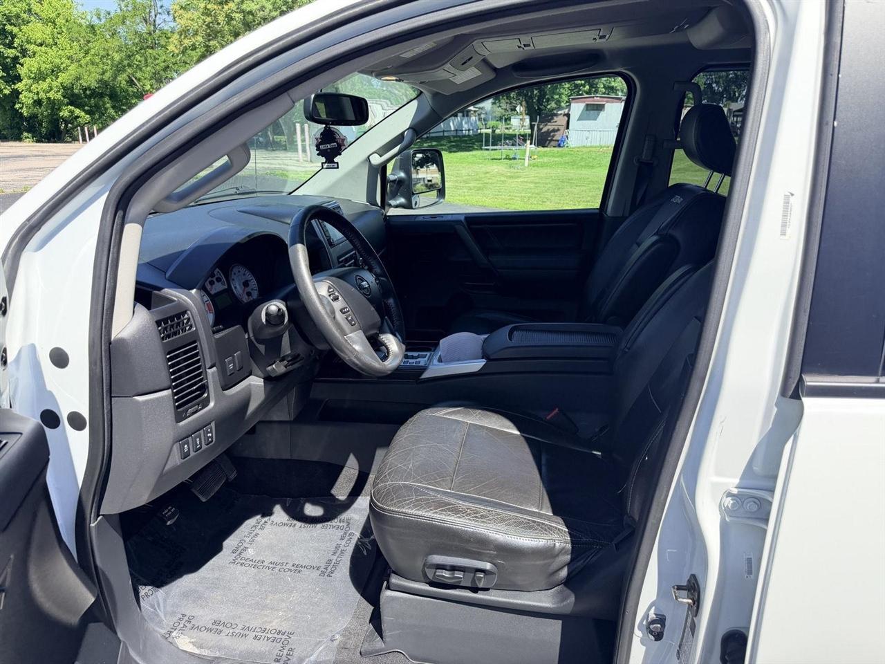 Nissan Titan  2014