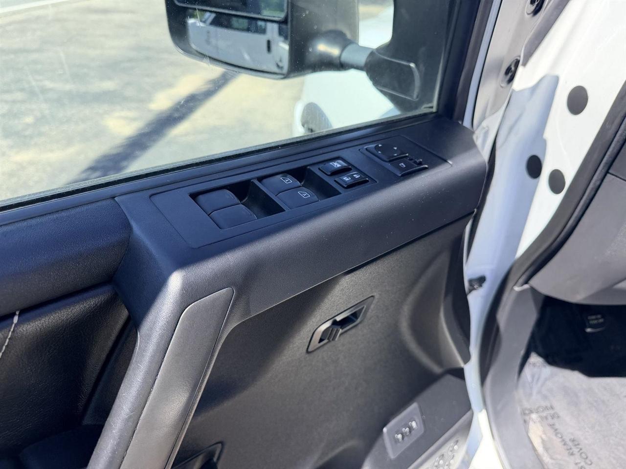 Nissan Titan  2014