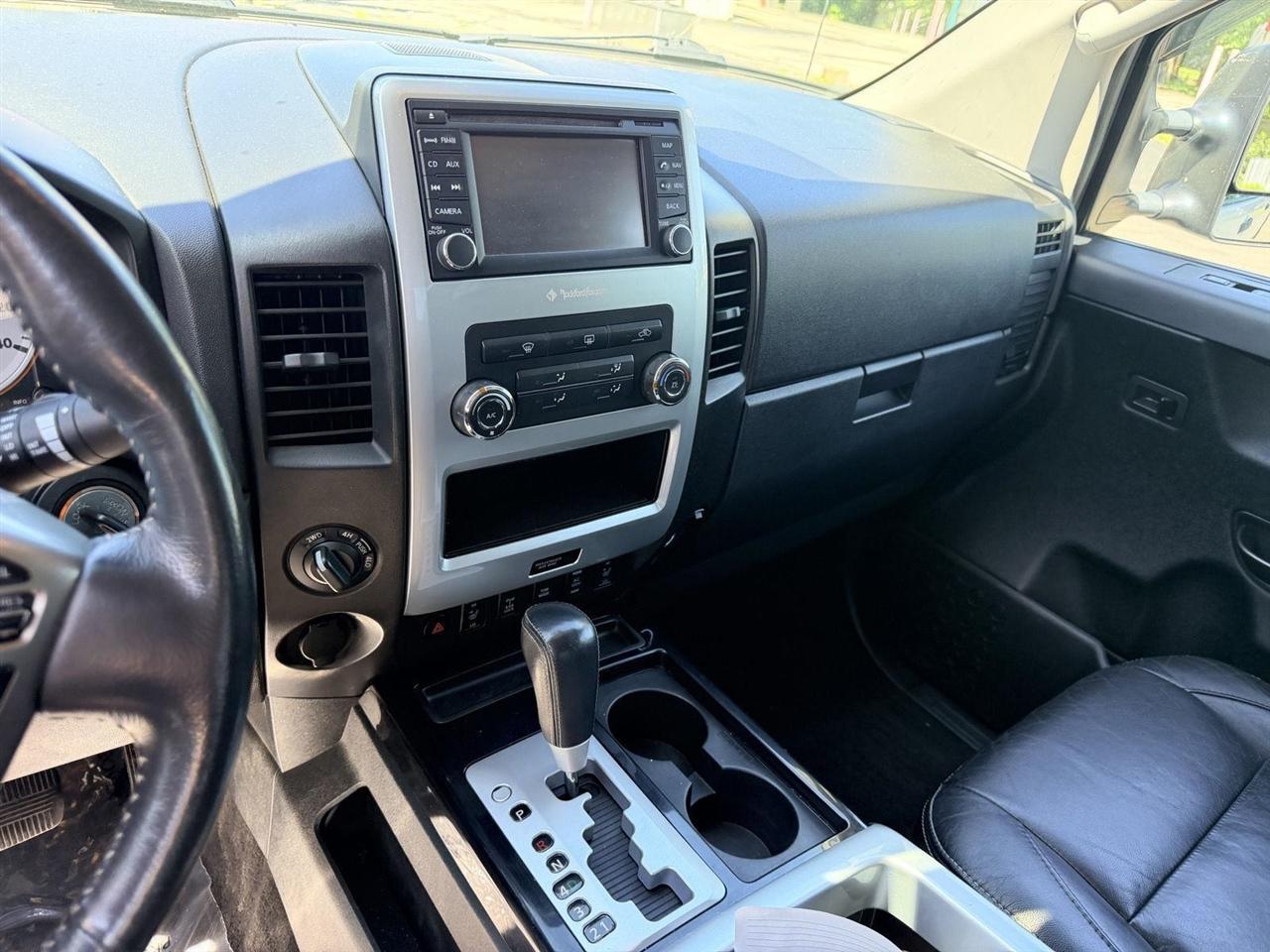 Nissan Titan  2014