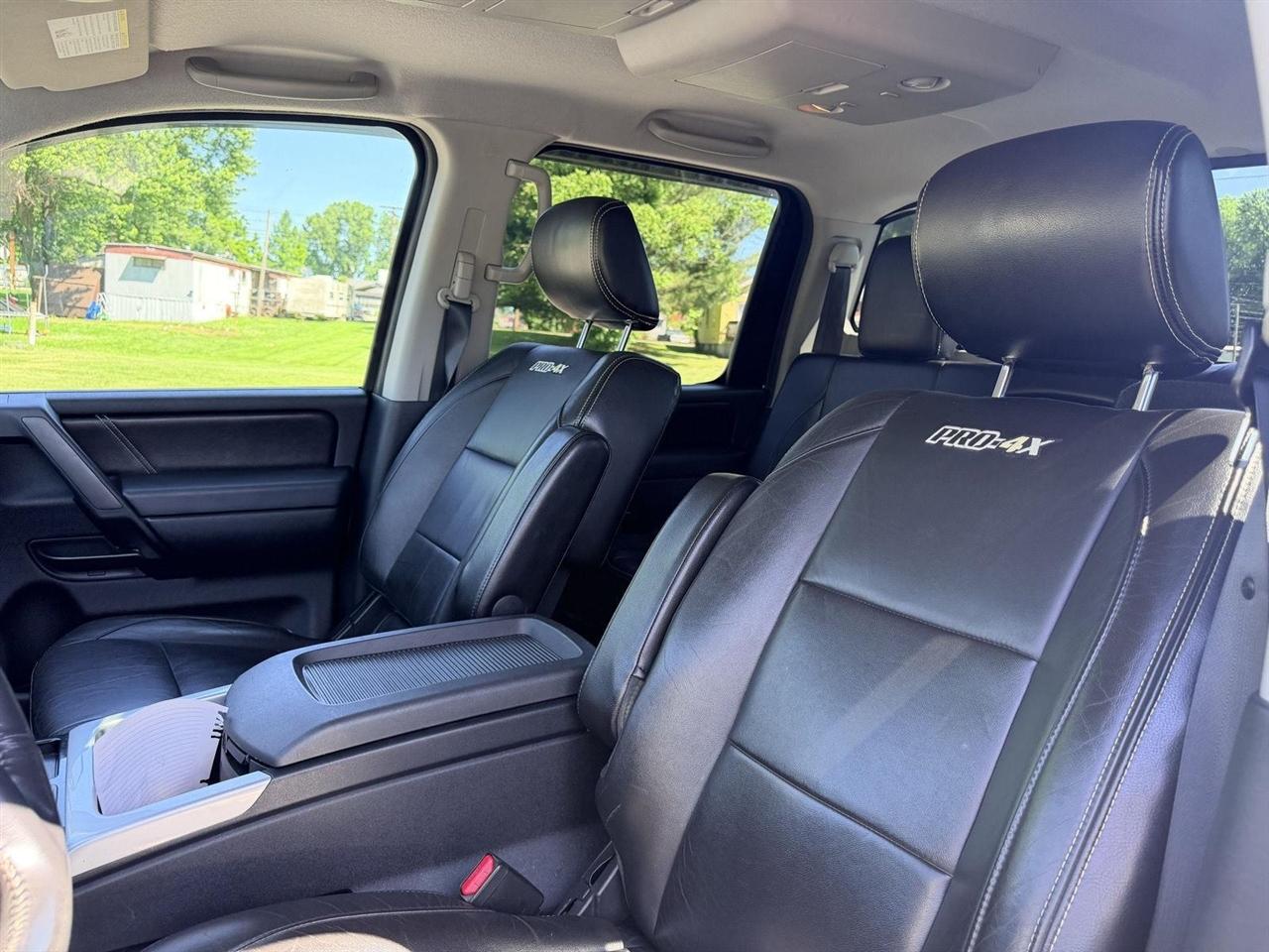 Nissan Titan  2014