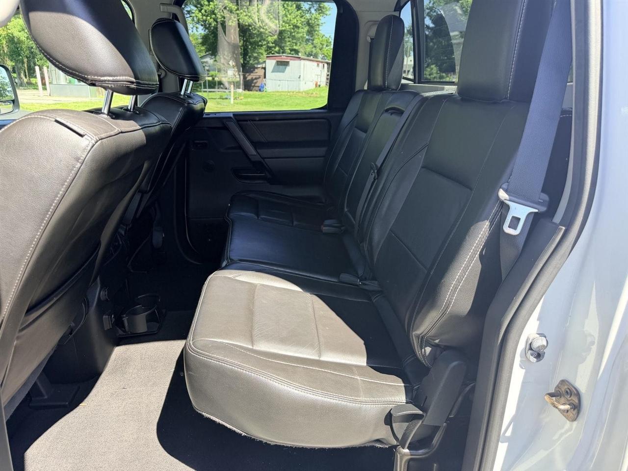 Nissan Titan  2014
