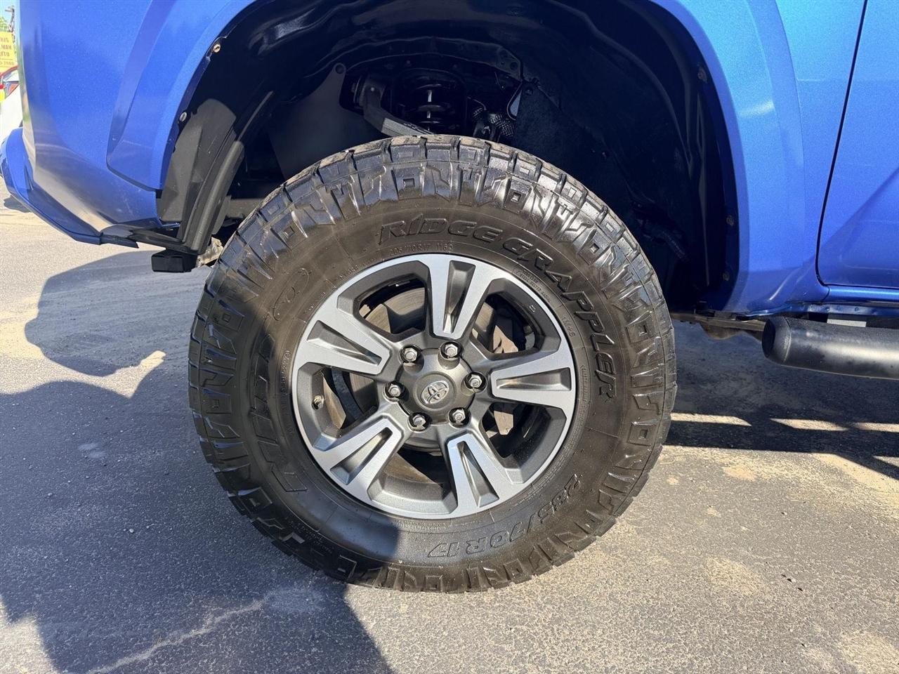 Toyota Tacoma  2017