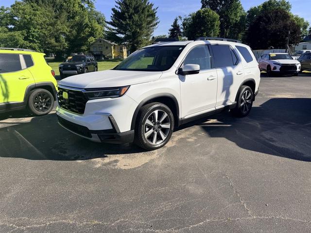 Platinum White Pearl 2025 Honda Pilot Touring AWD SUV / Crossover All-Wheel Drive Automatic